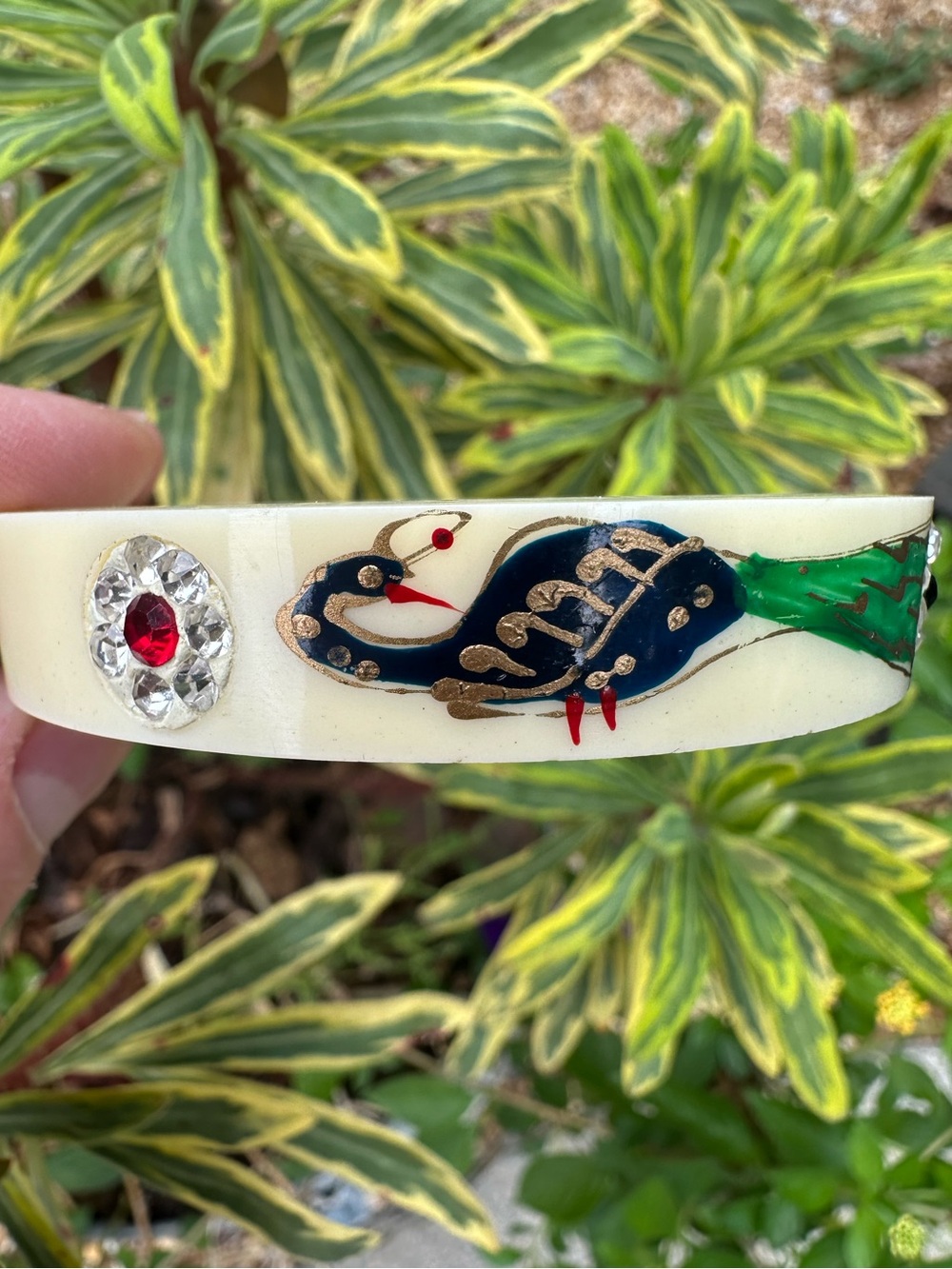 🦚 Pristine 1930s Art Deco Hand-Painted Celluloid Peacock Bangle - Picture 3 of 12
